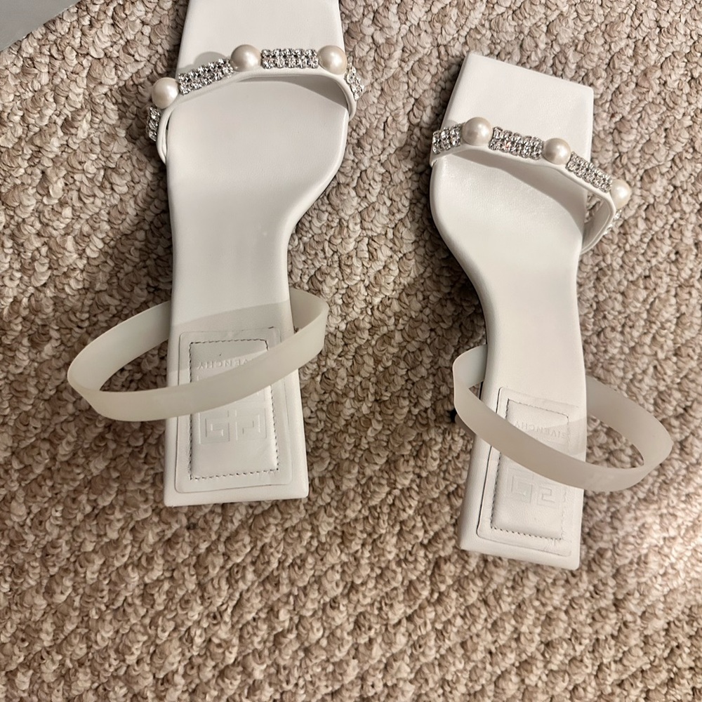 Givenchy women show pearl sling back. . Very comfortable worn once